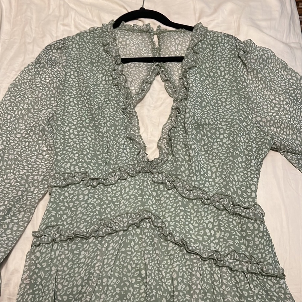 Light green backless, deep V long sleeve dress - Picture 2 of 3